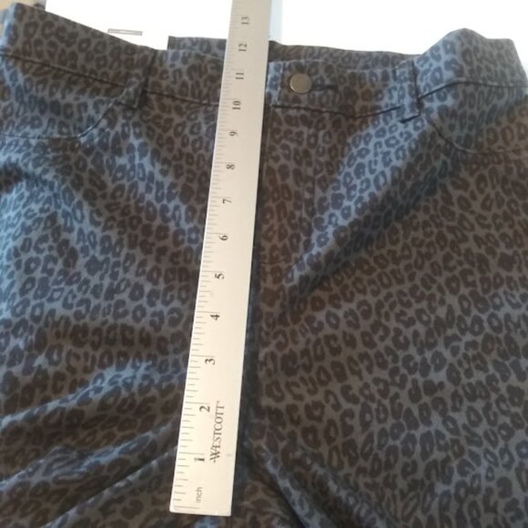 Time And True women's sizem M (8-10) gray and black animal print jeggings - Picture 12 of 16